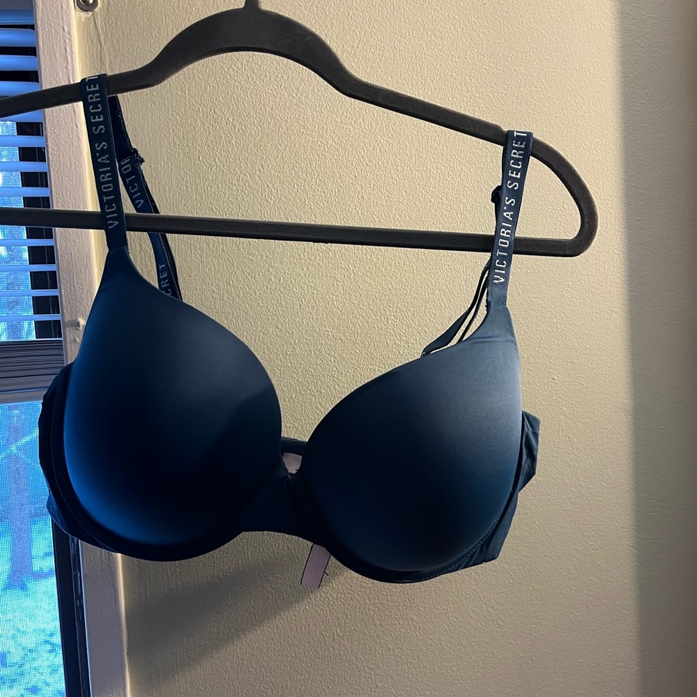 Victoria Secret push-up bra size 40-C